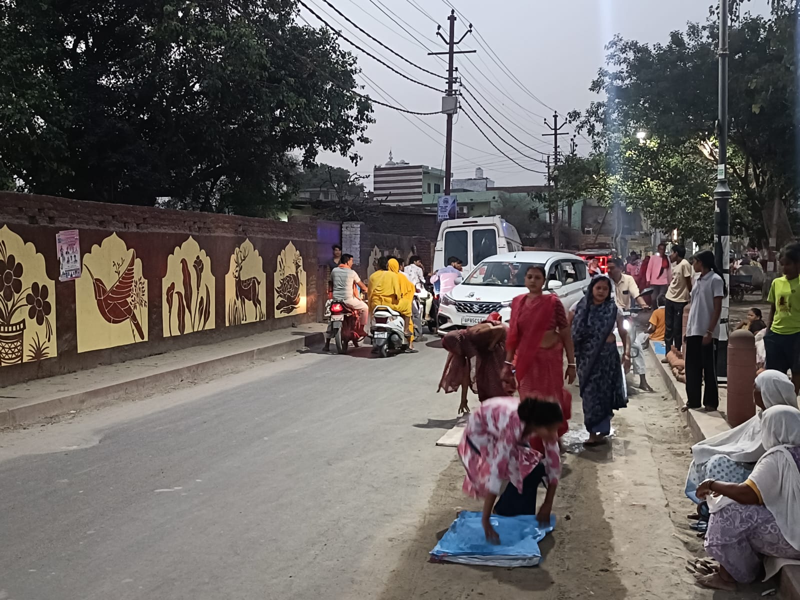 पुरुषोत्तम मास में प्रशासनिक लापरवाही की हद: वाहनों की तेज रफ्तार के बीच 'राम भरोसे' वृंदावन की पंचकोशीय परिक्रमा