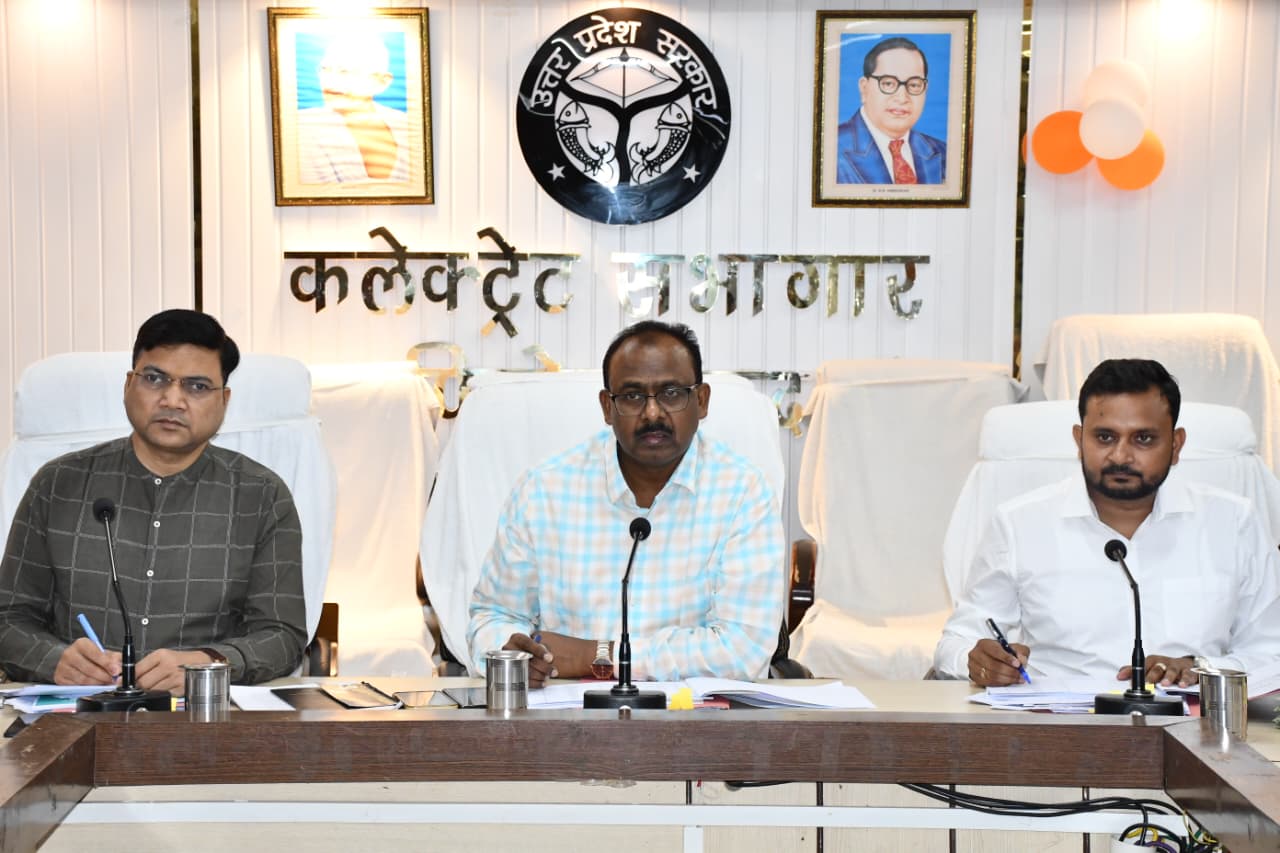 फार्मर रजिस्ट्री में लापरवाही बर्दाश्त नहीं, डीएम ने दिए सख्त निर्देश