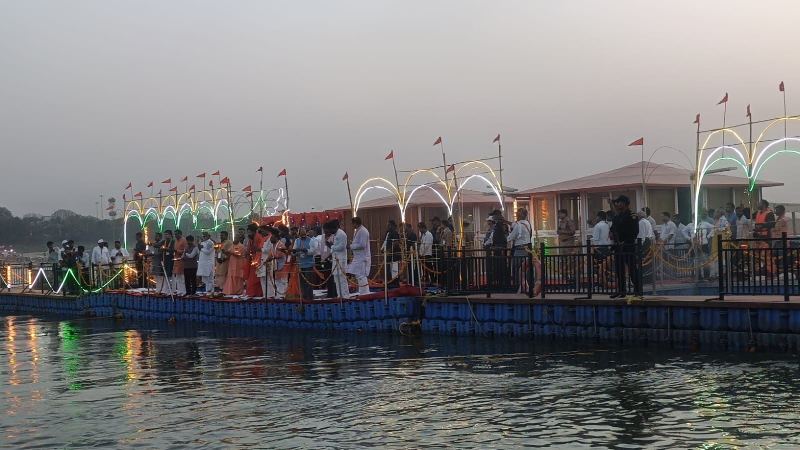 मां गंगा की धारा की तरह बढ़ रही विकास यात्रा: सीएम योगी