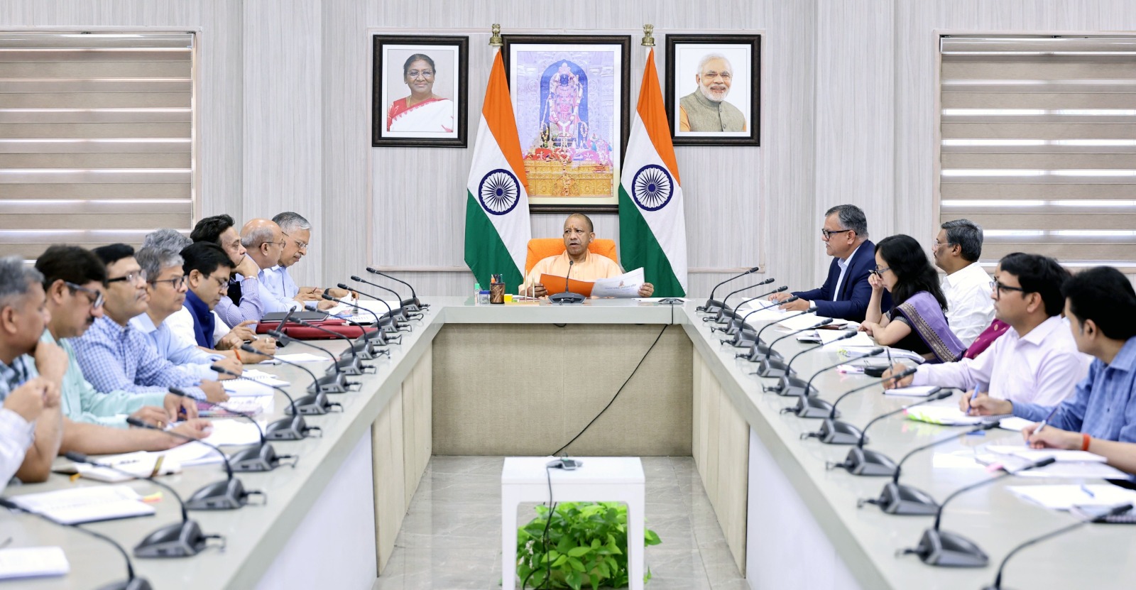 जेवर एयरपोर्ट कनेक्टिविटी के लिए इलेक्ट्रिक बसें होंगी उपलब्ध: मुख्यमंत्री