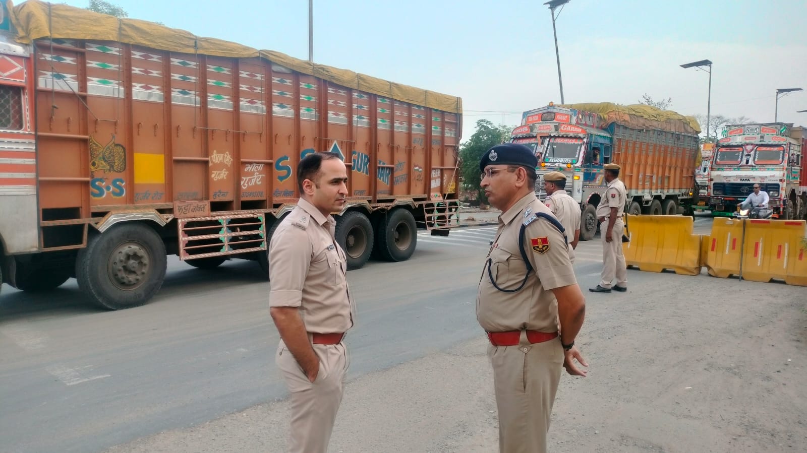 पुलिस ने जिले में 'ए' श्रेणी की नाकाबंदी कर वाहनों की सघन चेकिंग