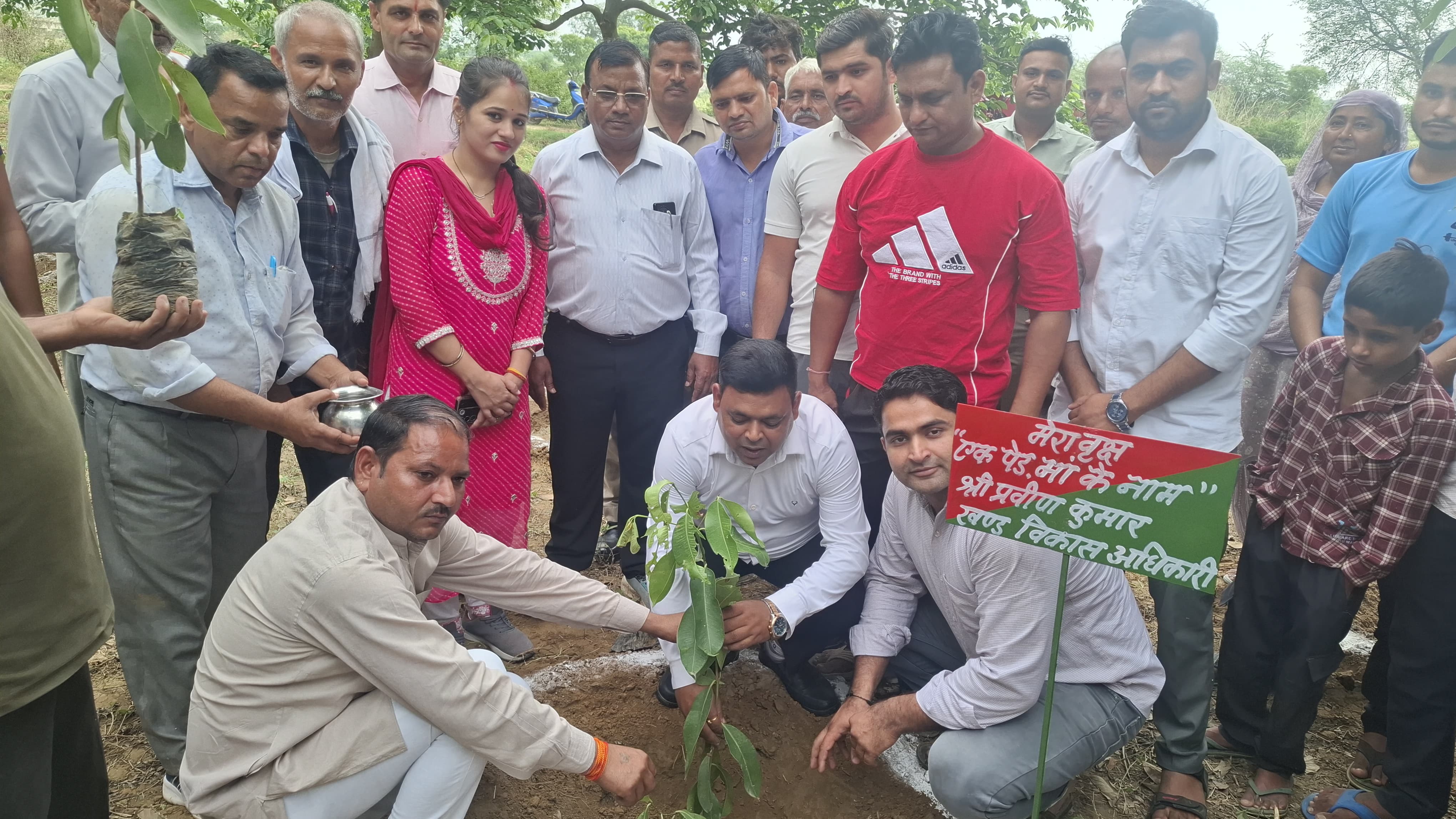बधाया के शांति आश्रम पर 1000 पौधे रोपे, यमुना को स्वच्छ बनाने की ली शपथ