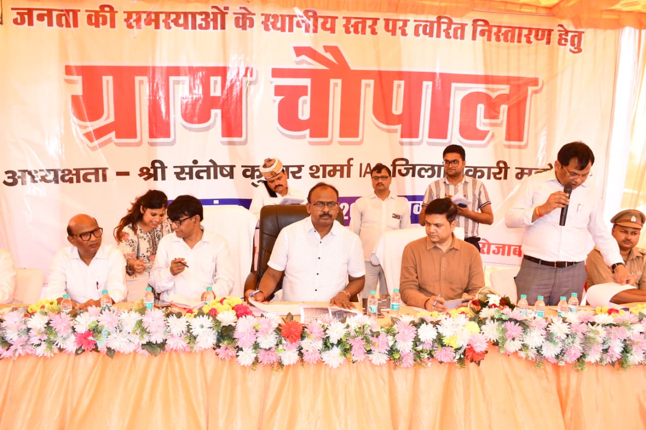 ग्राम पंचायत इटौरा में लगी ‘ग्रीन चौपाल’, जिलाधिकारी ने ग्रामीणों की समस्याएं सुनीं