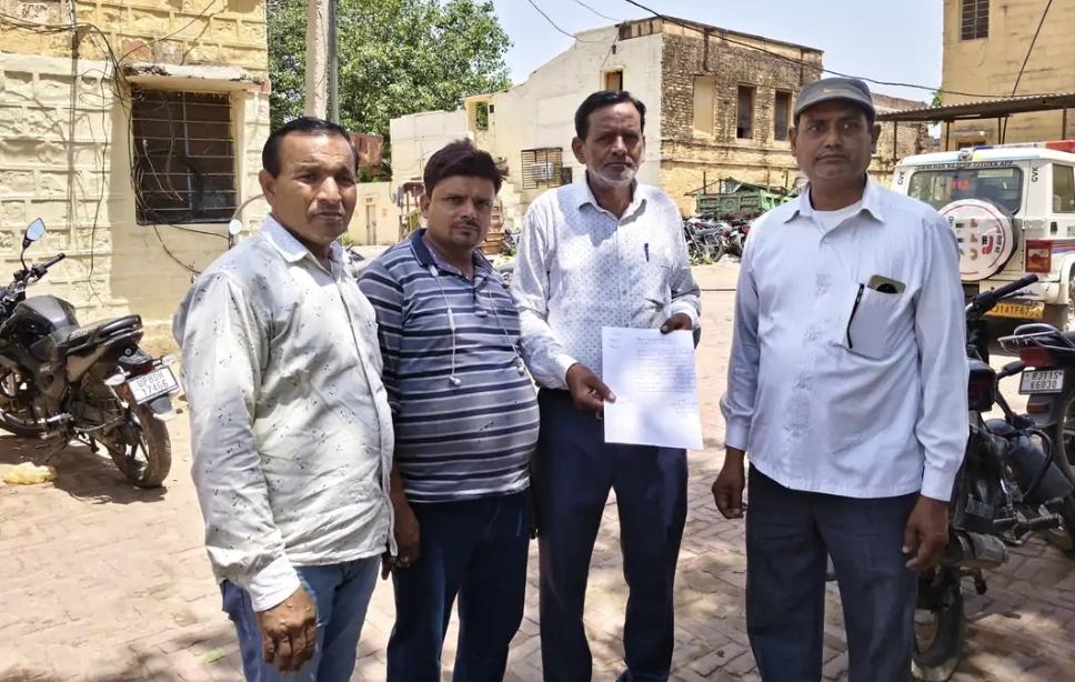 परचून दुकान से 5800 के पैकेट चोरी, दुकानदार को कोल्डड्रिंक लेने भेजा, सामान को लेकर फरार हुआ