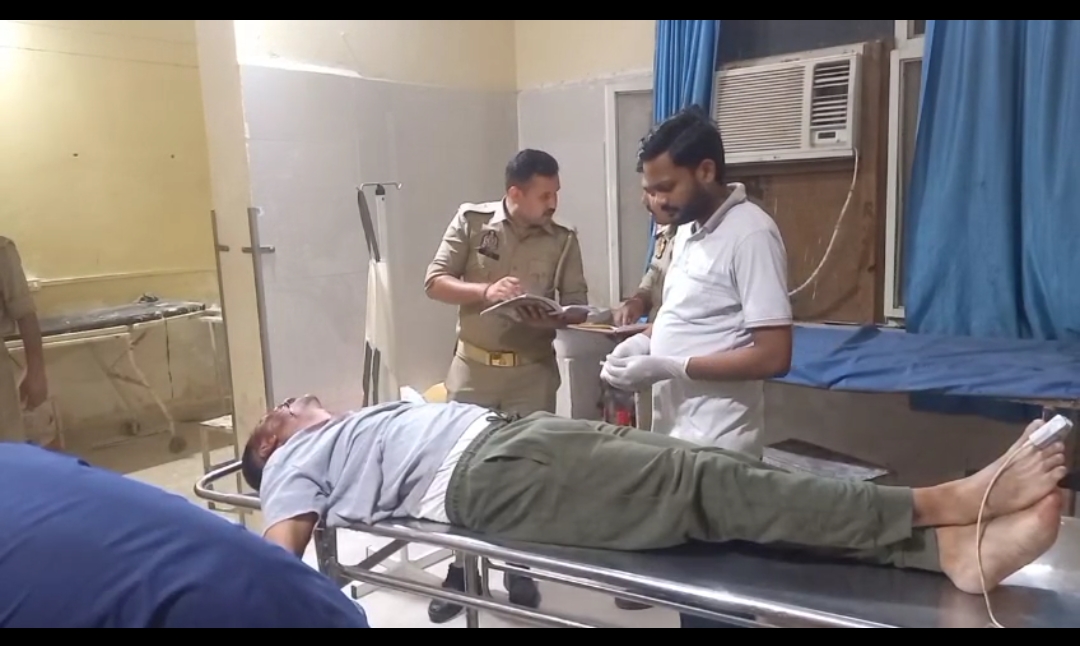 डिवाइडर से टकराई कांस्टेबल की बाइक, गंभीर रूप से घायल