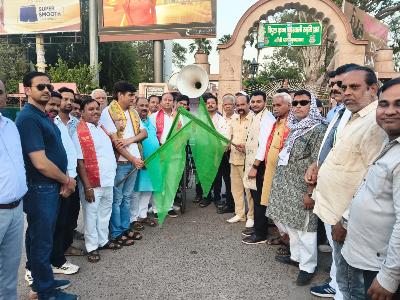 वृंदावन में जाम से मुक्ति के लिए जनजागरूकता अभियान की शुरुआत, प्रशासन और जनता मिलकर सुधारेंगे यातायात