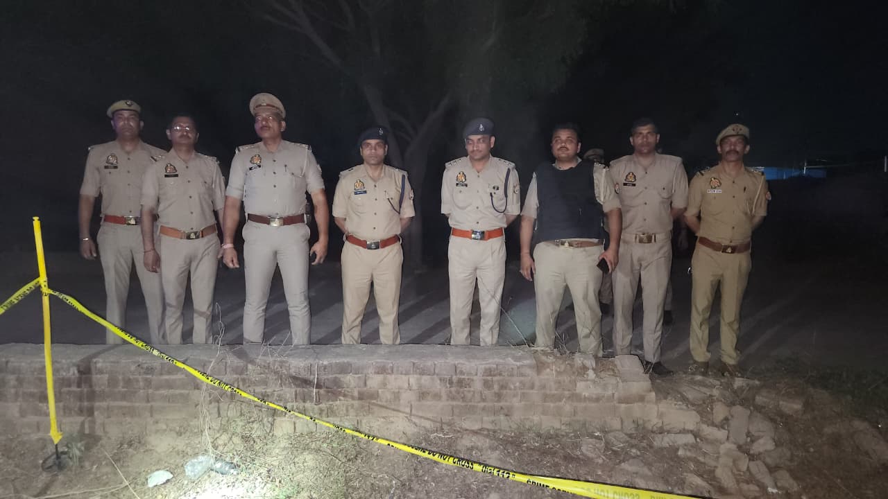 पुलिस मुठभेड़ में 15 हजार का इनामी अंतरराज्यीय चोर गिरफ्तार, लाखों के जेवर बरामद