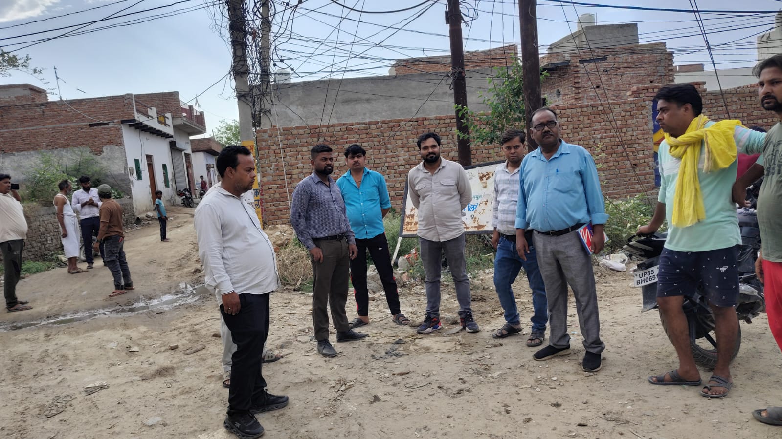 ​विद्युत विभाग का बड़ा छापा, अवैध कनेक्शन और चोरी से चल रहे आरओ प्लांट व ई-रिक्शा चार्जिंग केंद्रों पर कार्रवाई, विरोध के बाद बुलानी पड़ी पुलिस