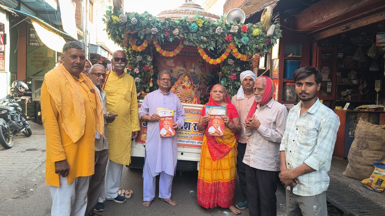 अखंड ज्योति एवं माता भगवती देवी शर्मा जन्म शताब्दी वर्ष पर कोंच में पहुंची गायत्री परिवार की रथ यात्रा