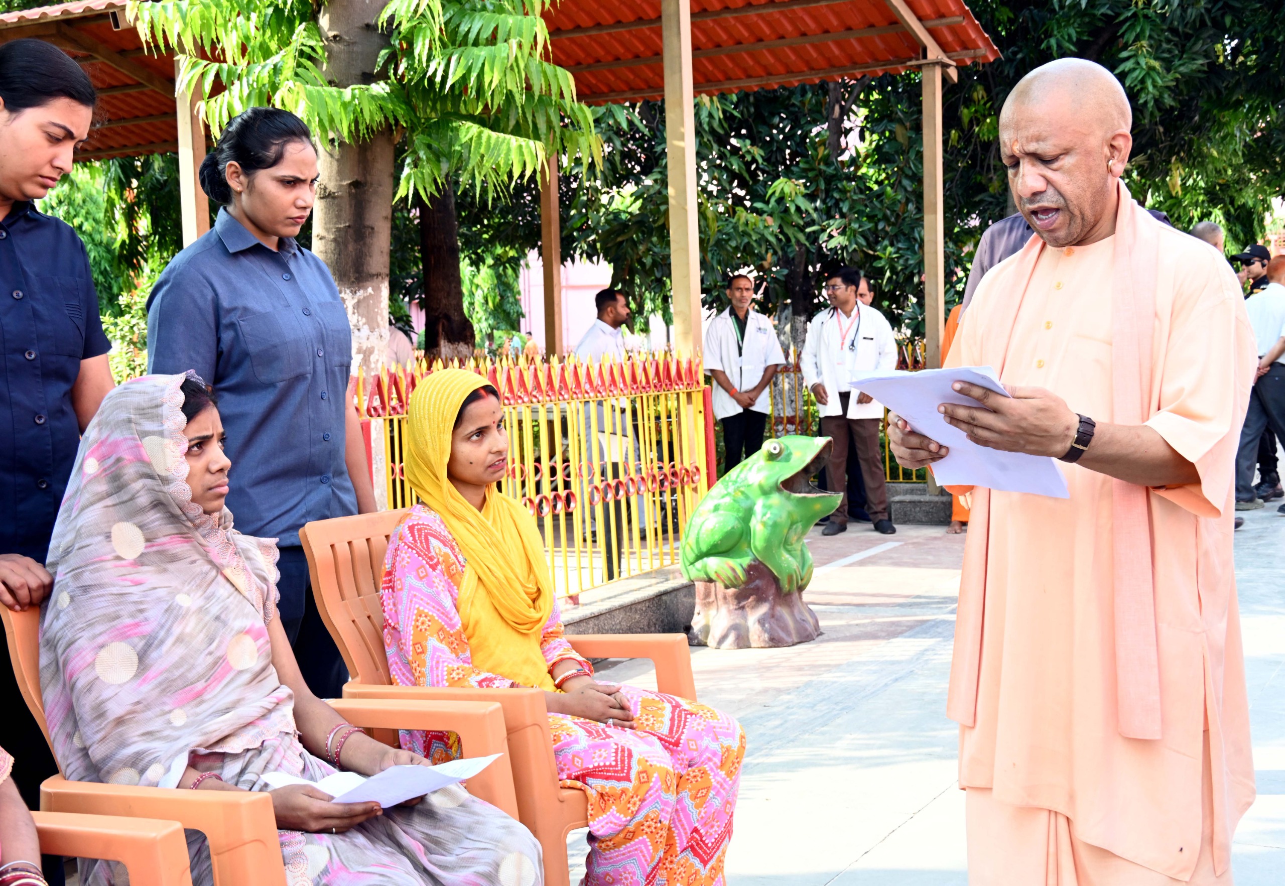 जनता की समस्याओं का शीघ्र समाधान कराएं अधिकारी: मुख्यमंत्री