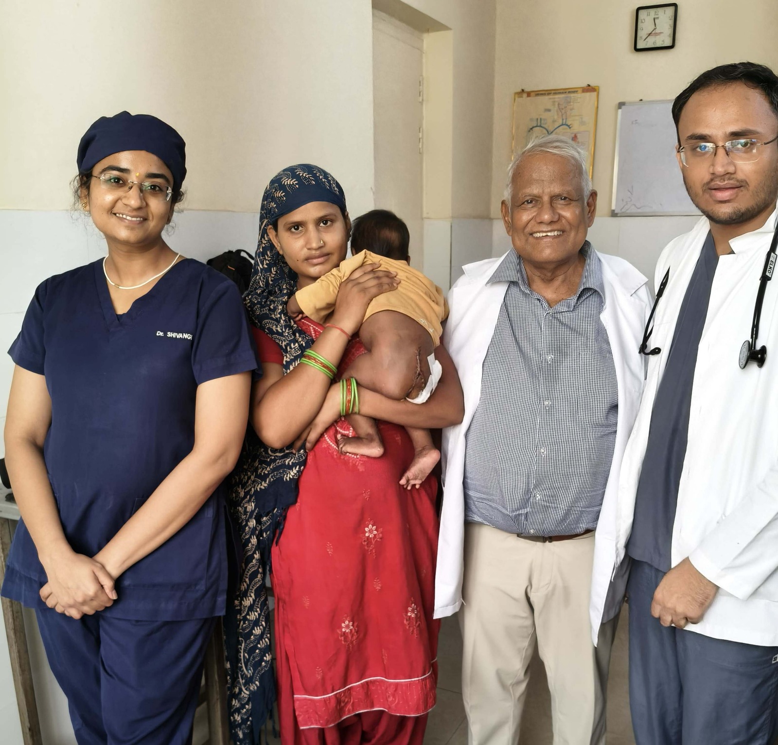 आठ माह की बच्ची के कूल्हे की गांठ का के.डी. हॉस्पिटल में सफल ऑपरेशन