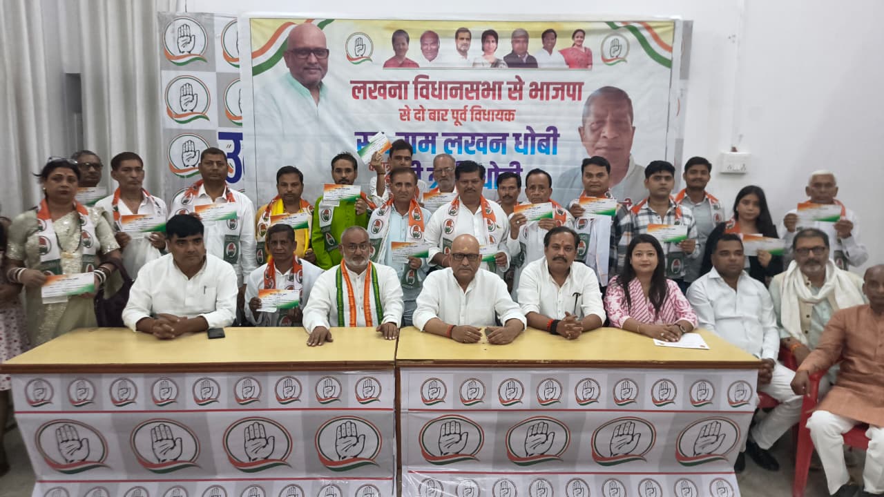भारतीय जनता पार्टी छोड़कर अपने दर्जनों समर्थकों के साथ ऋषि दिवाकर कांग्रेस में शामिल