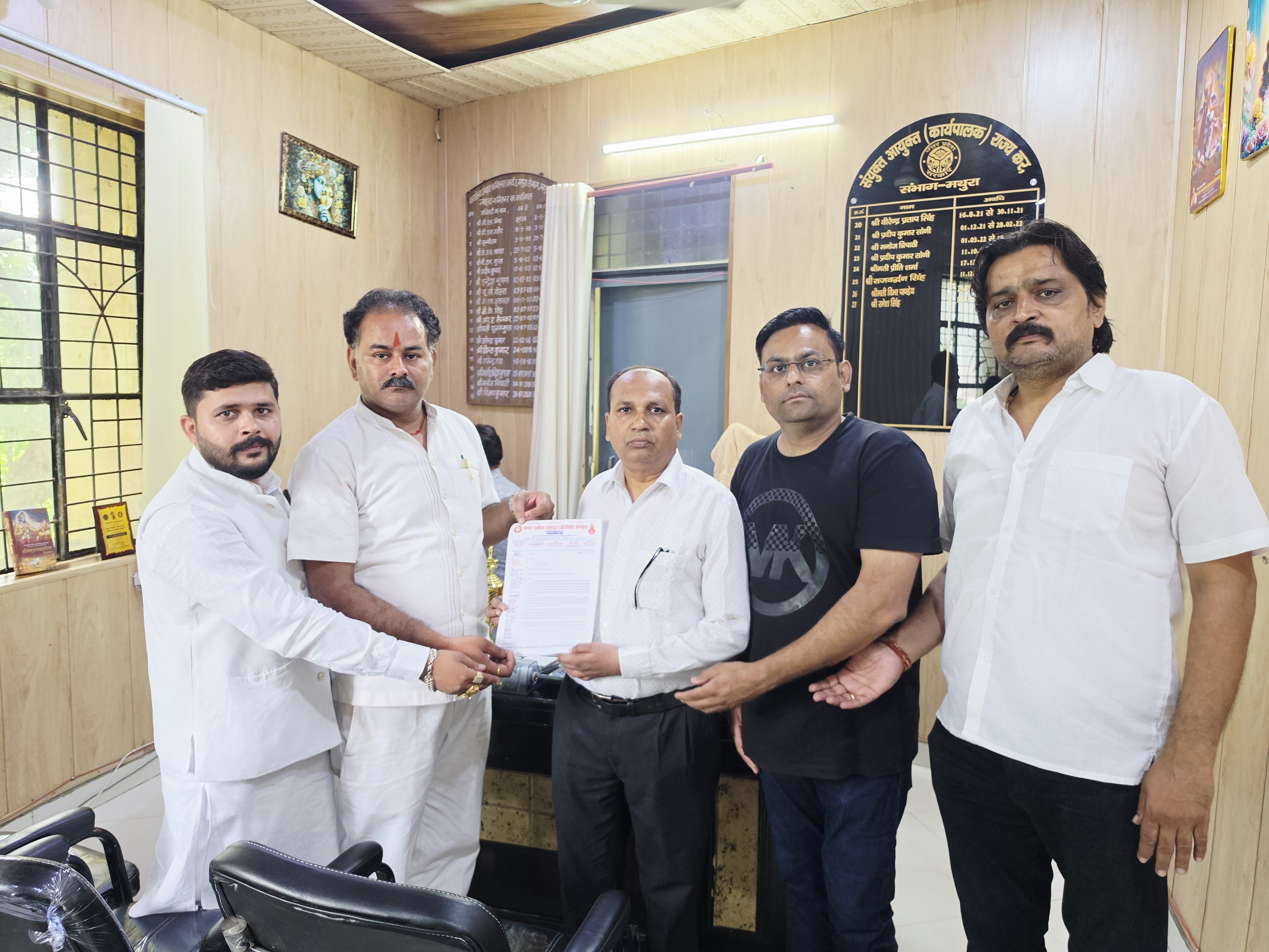 जीएसटी की जटिलताओं को लेकर व्यापारियों ने वित्त मंत्री के नाम सौंपा मांगपत्र