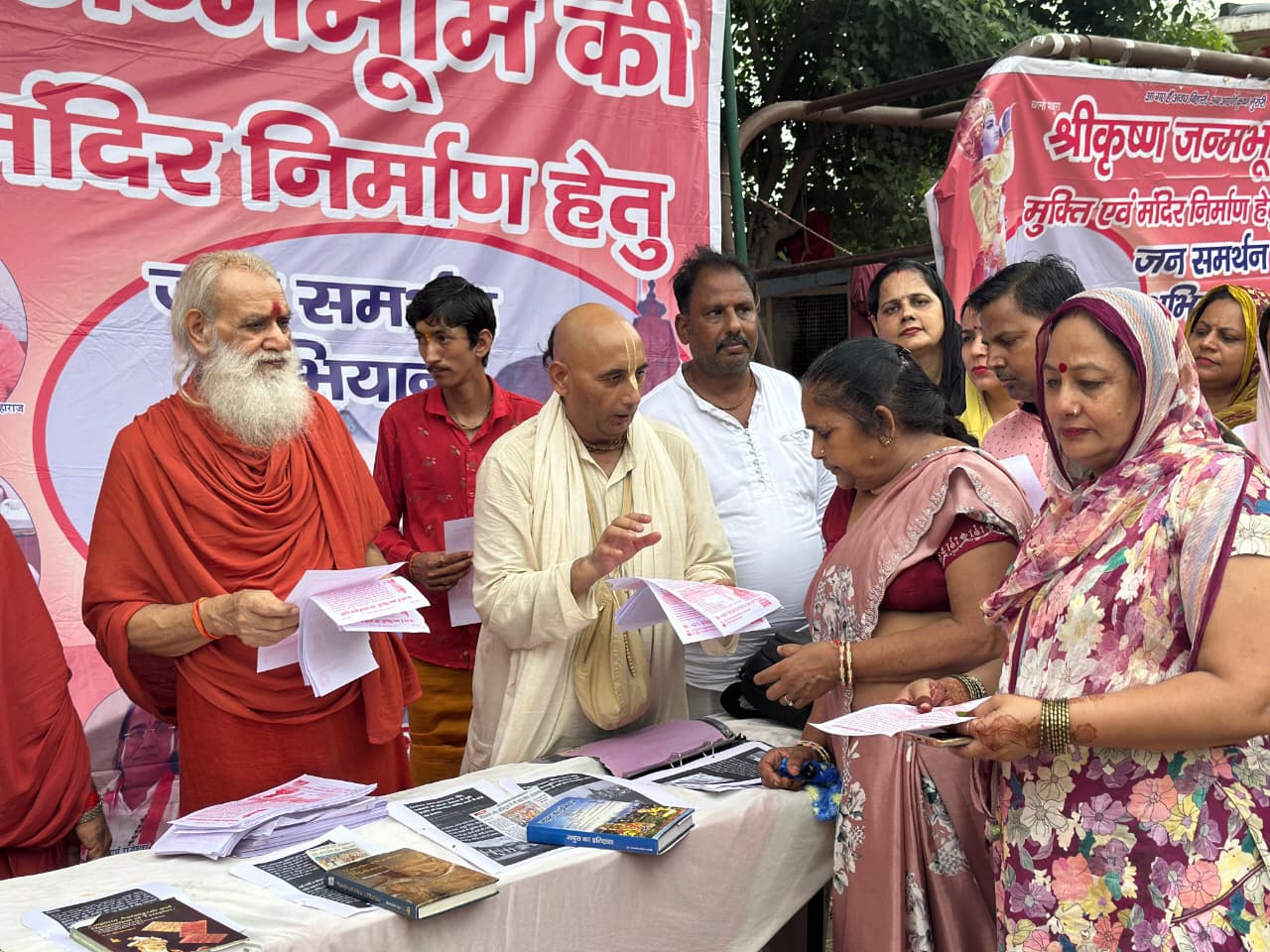 गिरिराज जी की घाटी में लाखों लोगों ने देखे श्रीकृष्ण जन्मभूमि मंदिर तोड़े जाने के साक्ष्य