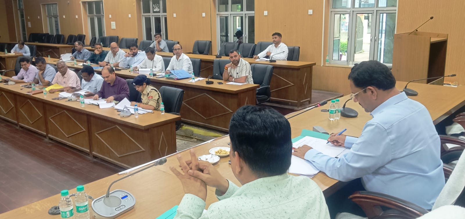 सड़क सुरक्षा में किसी भी स्तर पर लापरवाही नहीं होगी स्वीकार- जिलाधिकारी