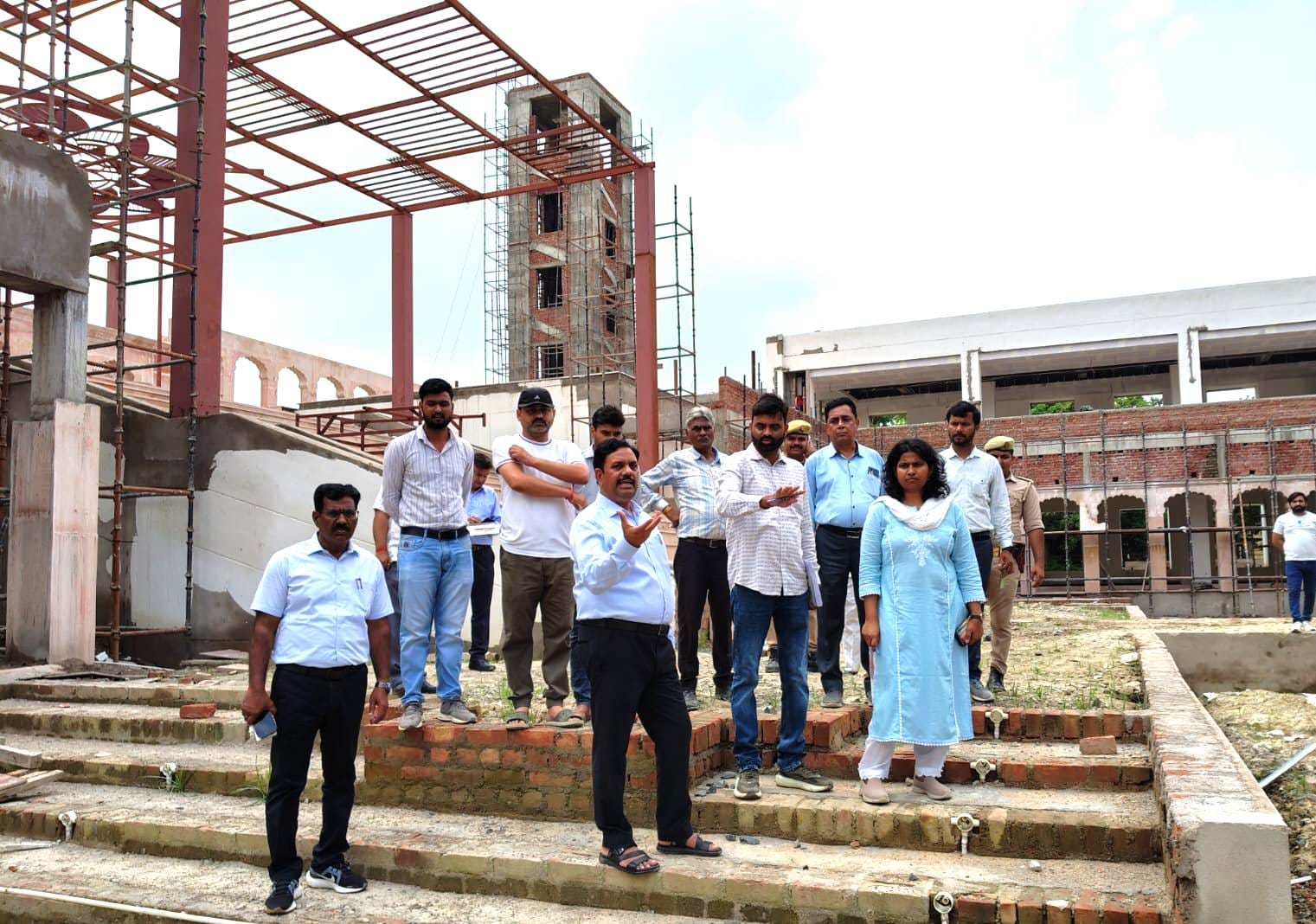 निर्माणाधीन संग्रहालय का स्थलीय निरीक्षण जिलाधिकारी डॉ. इंद्रमणि त्रिपाठी