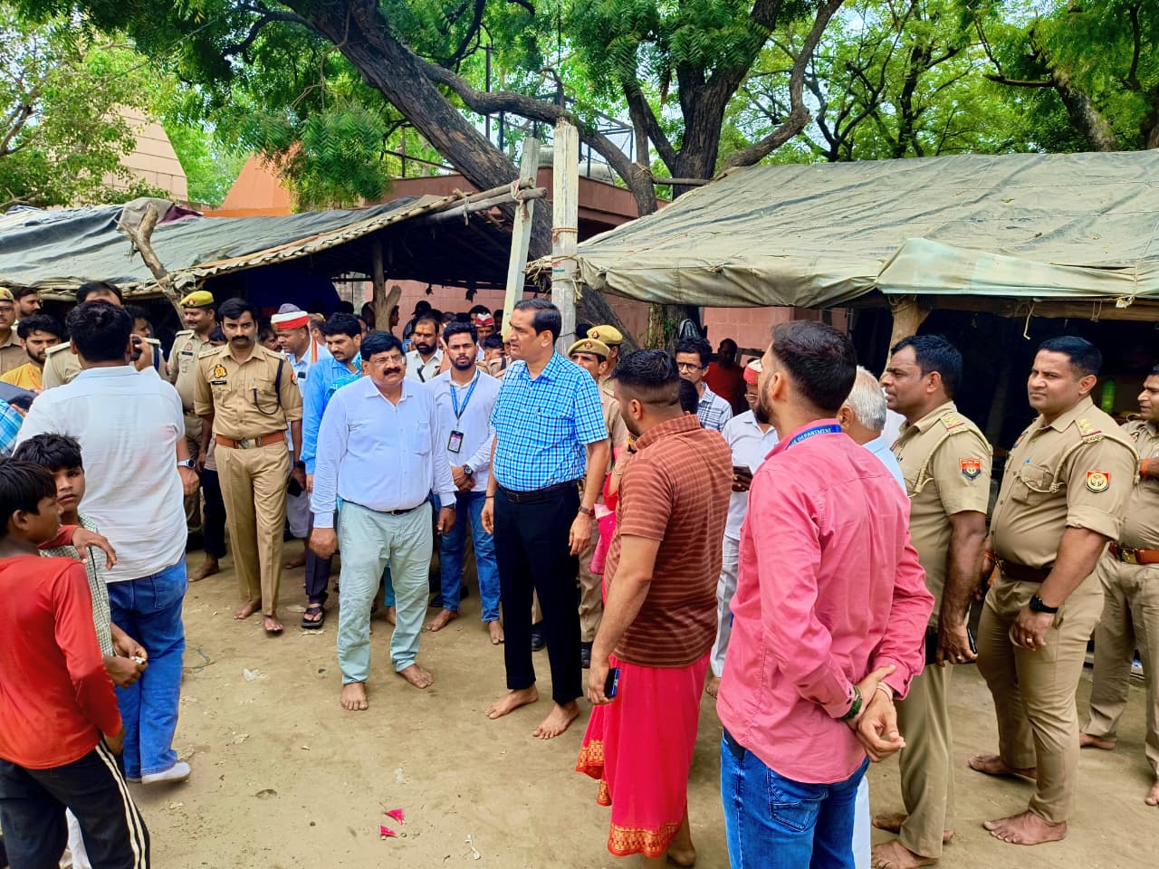 चिंताहरण महादेव मंदिर और कांवड़ मार्ग का डीएम-एसएसपी ने किया निरीक्षण
