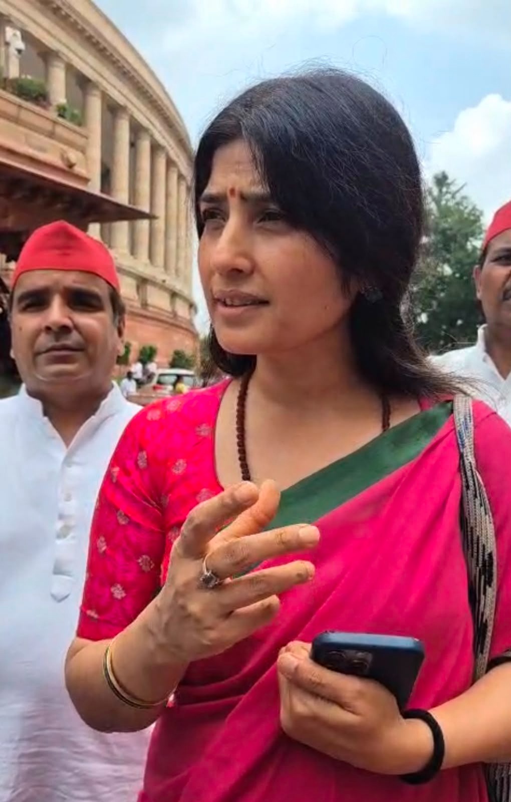 जनता भाजपा सरकार से निराशा है: डिंपल यादव