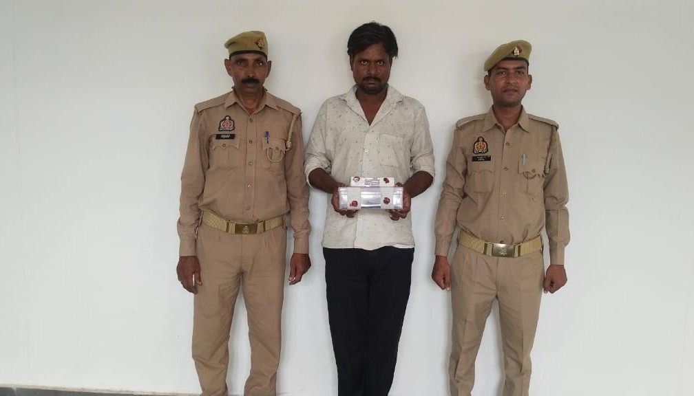 दक्षिण थाना पुलिस ने चोरी के मोबाइल व अवैध तमंचे के साथ आरोपी को किया गिरफ्तार