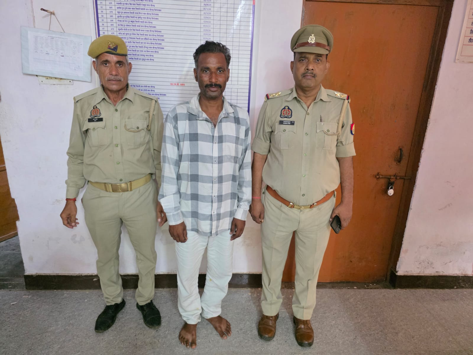 खैरगढ़ पुलिस ने अवैध तमंचे व कारतूस के साथ शातिर अपराधी को दबोचा