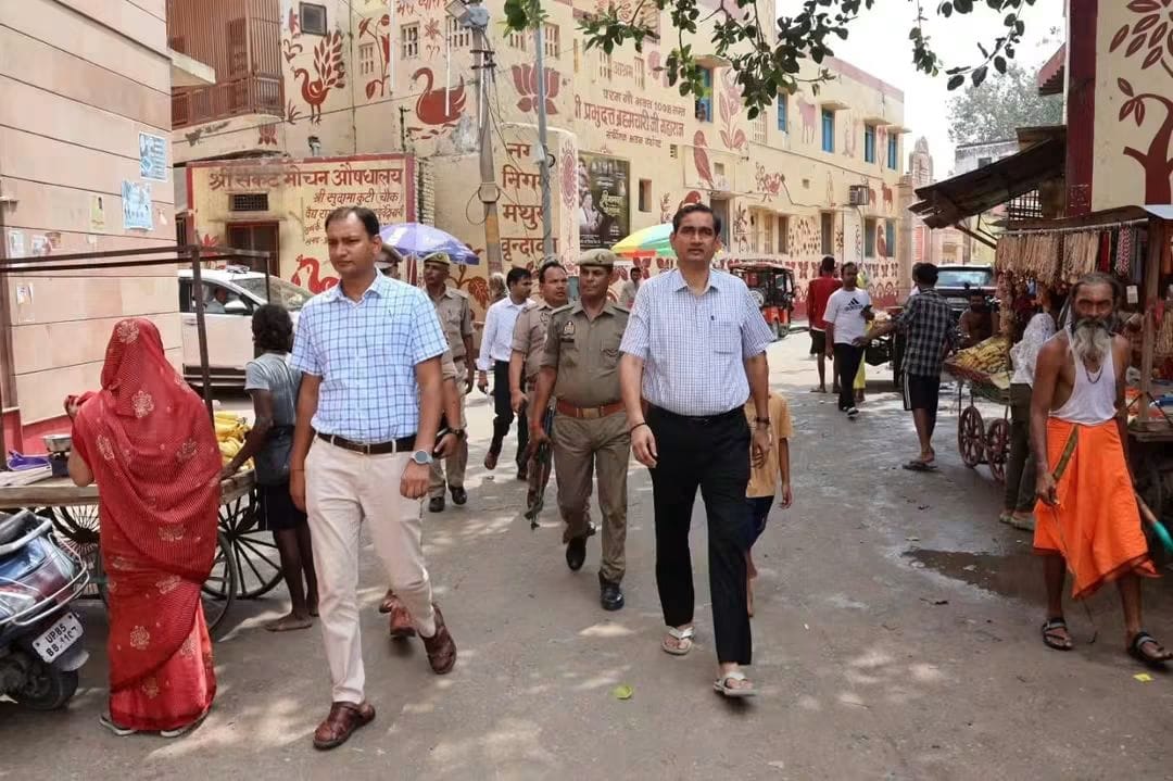 हरियाली तीज और यमुना के बढ़ते जलस्तर को लेकर प्रशासन सख्त, वृंदावन के केशी घाट का किया निरीक्षण