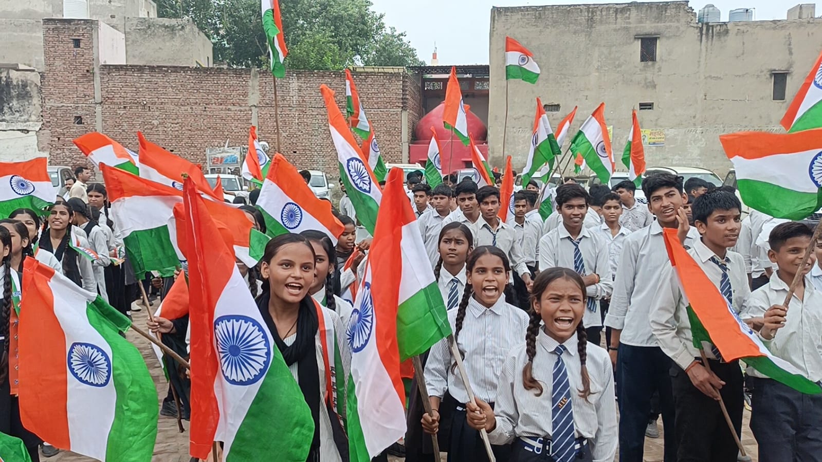 राया में निकली तिरंगा यात्रा