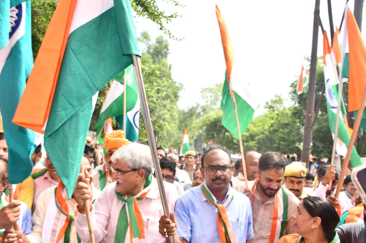 हर घर तिरंगा अभियान के तहत फिरोजाबाद में निकली भव्य तिरंगा यात्रा