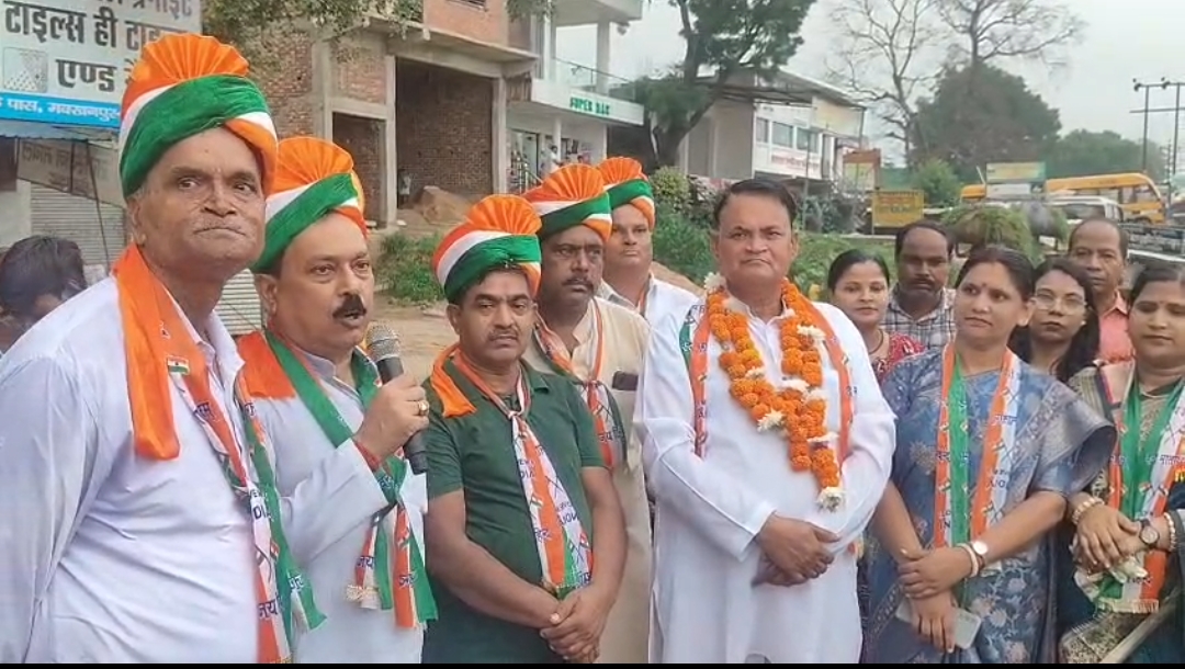 नगर पंचायत मक्खनपुर में निकली भव्य तिरंगा यात्रा, भारत माता के जयघोष से गूंजा नगर