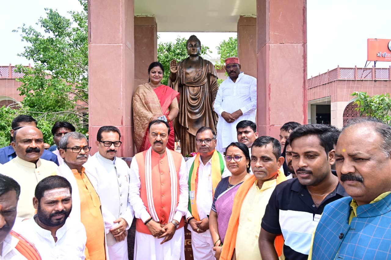 उप मुख्यमंत्री ने आईजीआरएस शिकायतों के गुणवत्तापूर्ण निस्तारण, भूमि विवादों के प्रभावी समाधान एवं पात्र लाभार्थियों को योजनाओं से लाभान्वित करने के दिए निर्देश