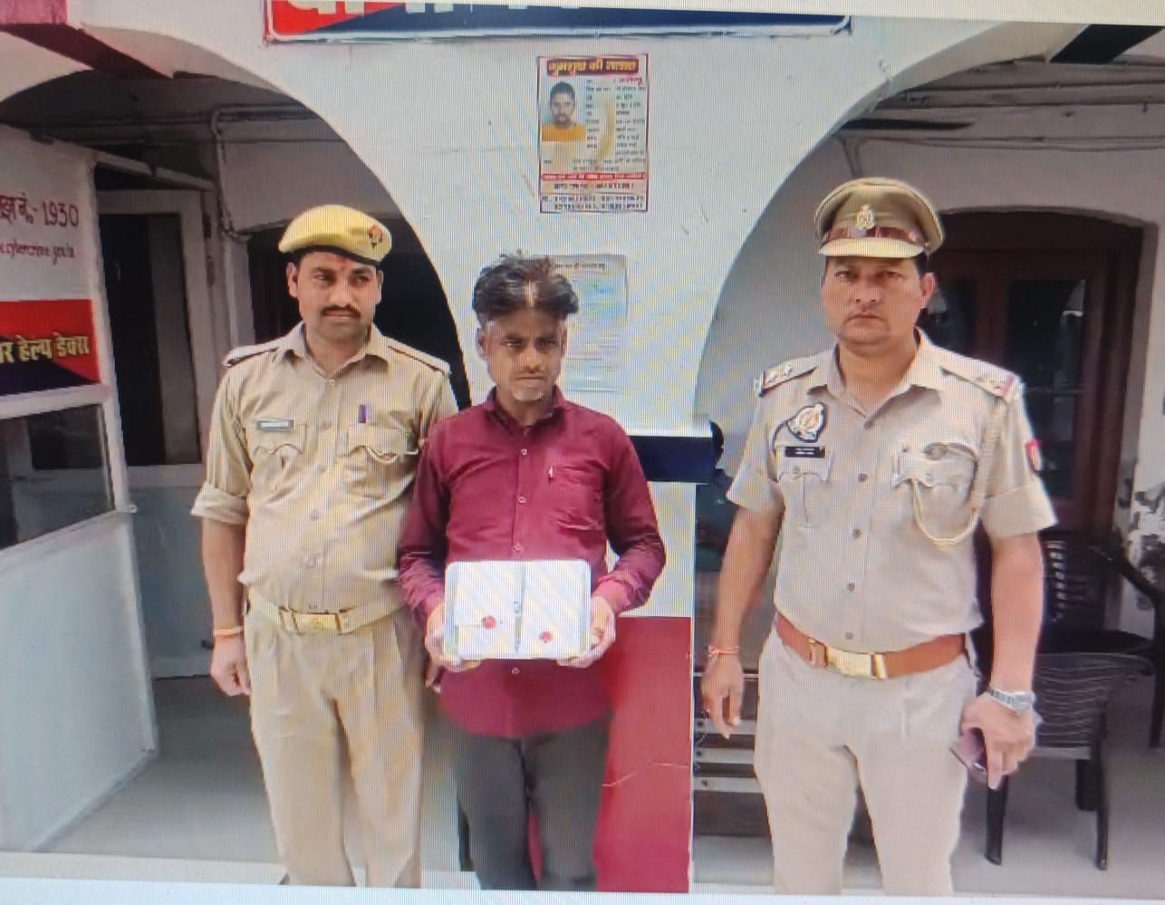 टूंडला पुलिस ने अवैध तमंचे के साथ युवक को किया गिरफ्तार