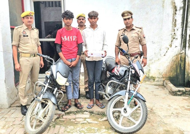 शिकोहाबाद पुलिस ने दो वाहन चोरों को दबोचा, दो चोरी की बाइक और चाकू बरामद