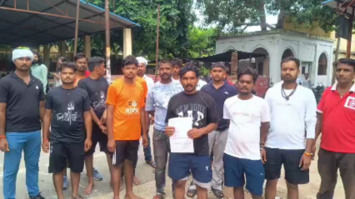 घुसिया गांव में कांवड़ यात्रा के दौरान डीजे छज्जे से टकराने को लेकर विवाद, कांवड़ियों से मारपीट और धमकी का आरोप, पुलिस से की शिकायत