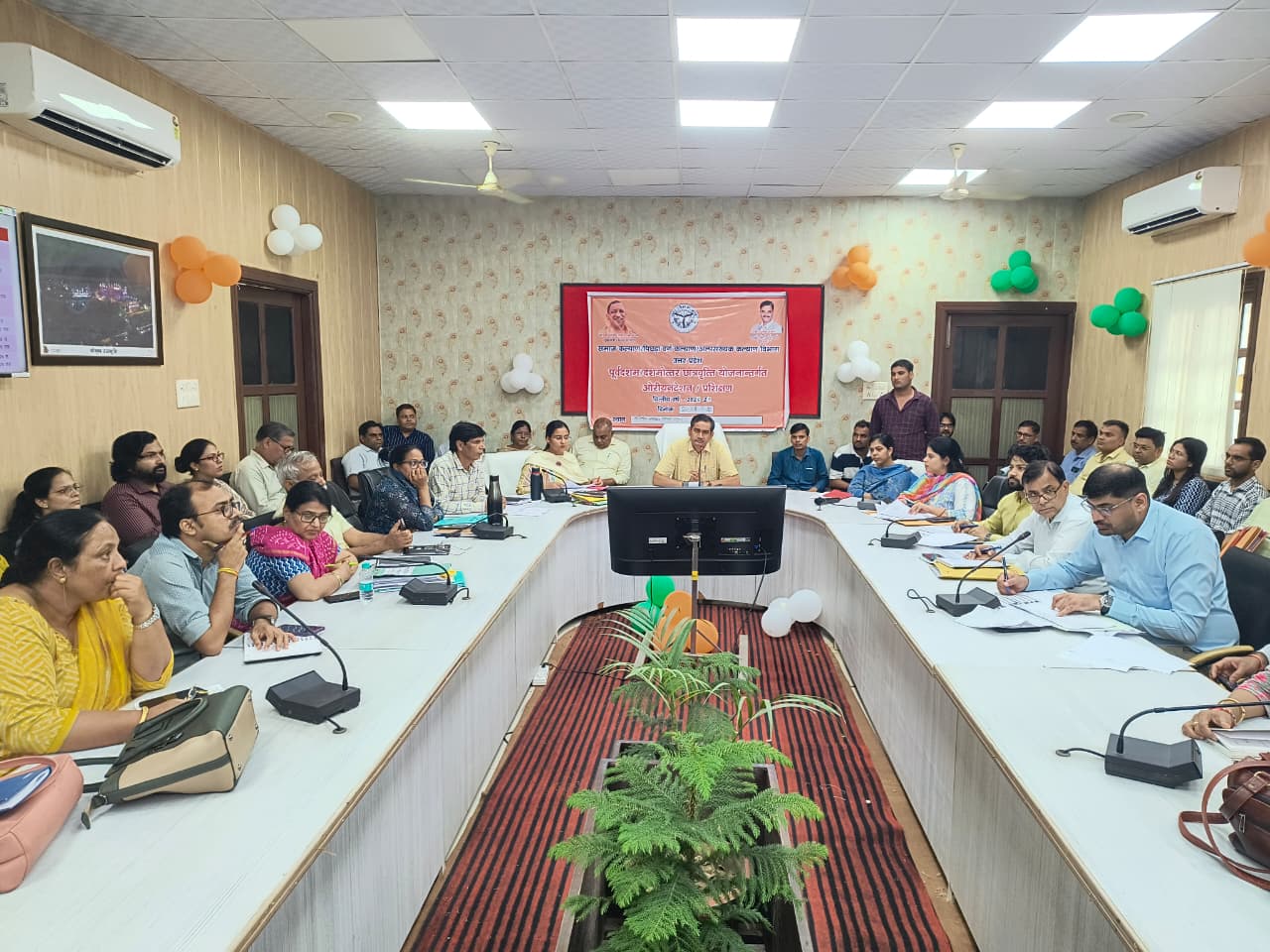 छात्रवृत्ति आवेदन में लापरवाही पर होगी कार्रवाई, डीएम ने दिए सख्त निर्देश