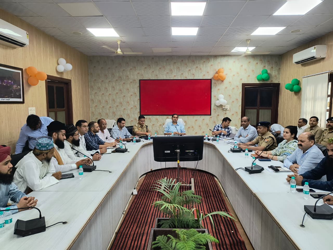 ईद-ए-मिलाद को लेकर डीएम ने की समीक्षा बैठक, अधिकारियों को दिए सुरक्षा और व्यवस्थाओं के सख्त निर्देश