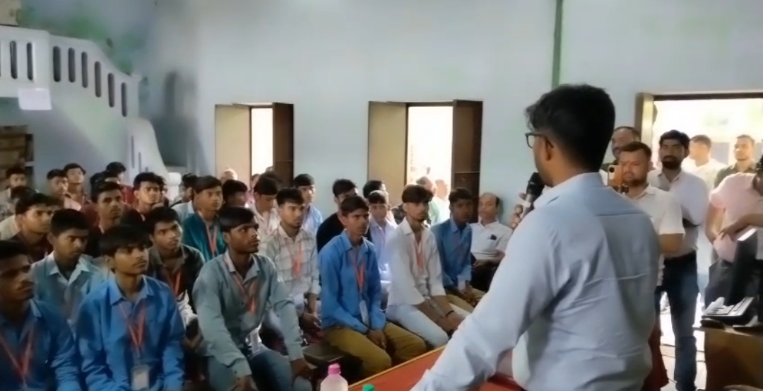 नगर आयुक्त ने 3100 छात्रों से किया संवाद, सफलता के लिए मेहनत और अनुशासन का दिया मंत्र