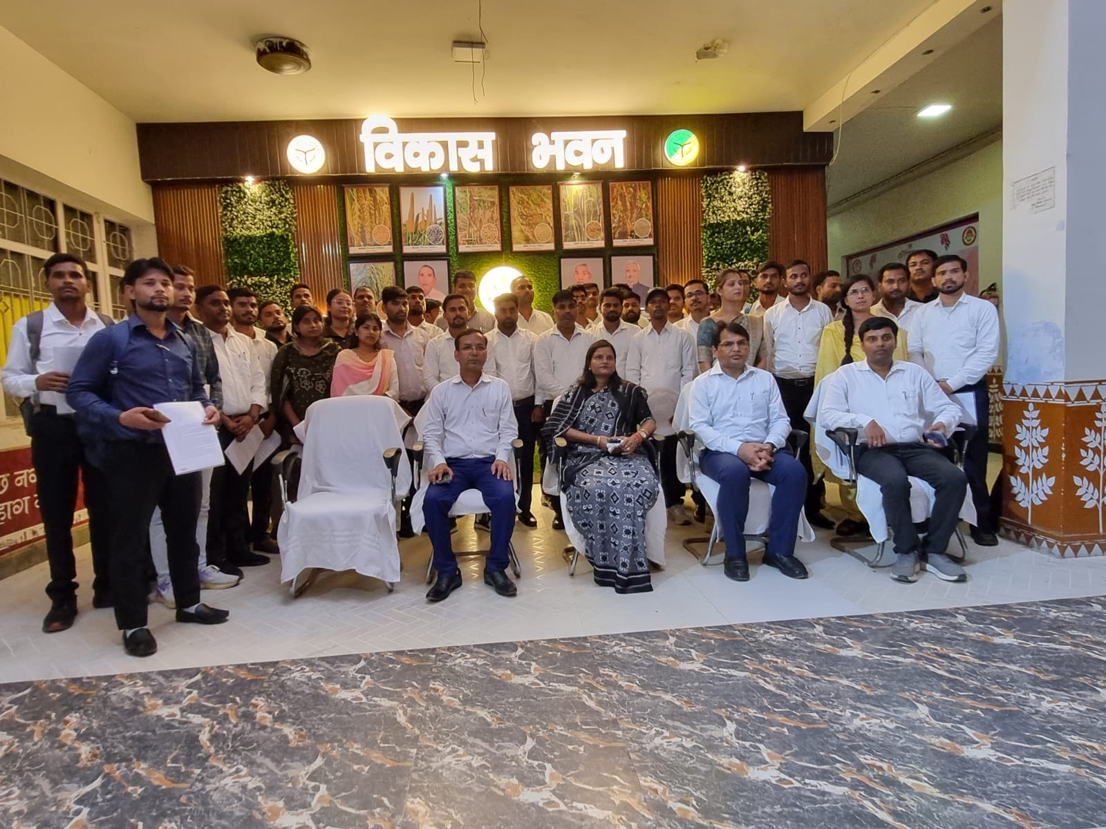 फिरोजाबाद को मिले 41 नए प्राविधिक सहायक, चयनित युवाओं को वितरित किए नियुक्ति पत्र