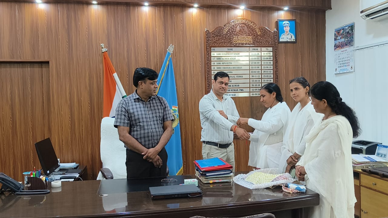 देश की रक्षा में समर्पित जवानों को ब्रह्माकुमारी बहनों ने बांधा परमात्म शक्ति और स्मृति का रक्षासूत्र