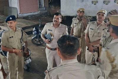 त्योहारों और निकाय चुनावों को लेकर पुलिस का फ्लैग मार्च