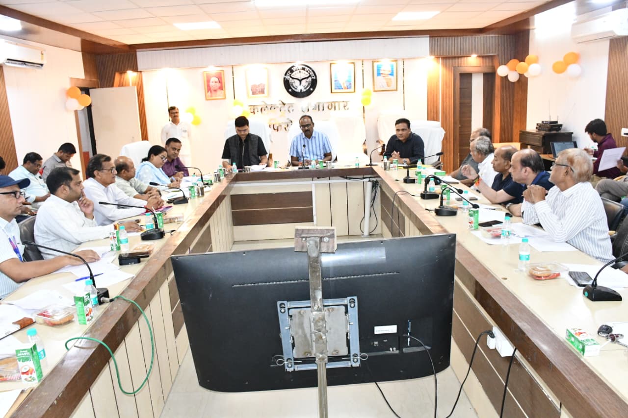उद्योग बंधु की बैठक में डीएम सख्त, बैंक ऋण में लापरवाही पर कार्रवाई की चेतावनी