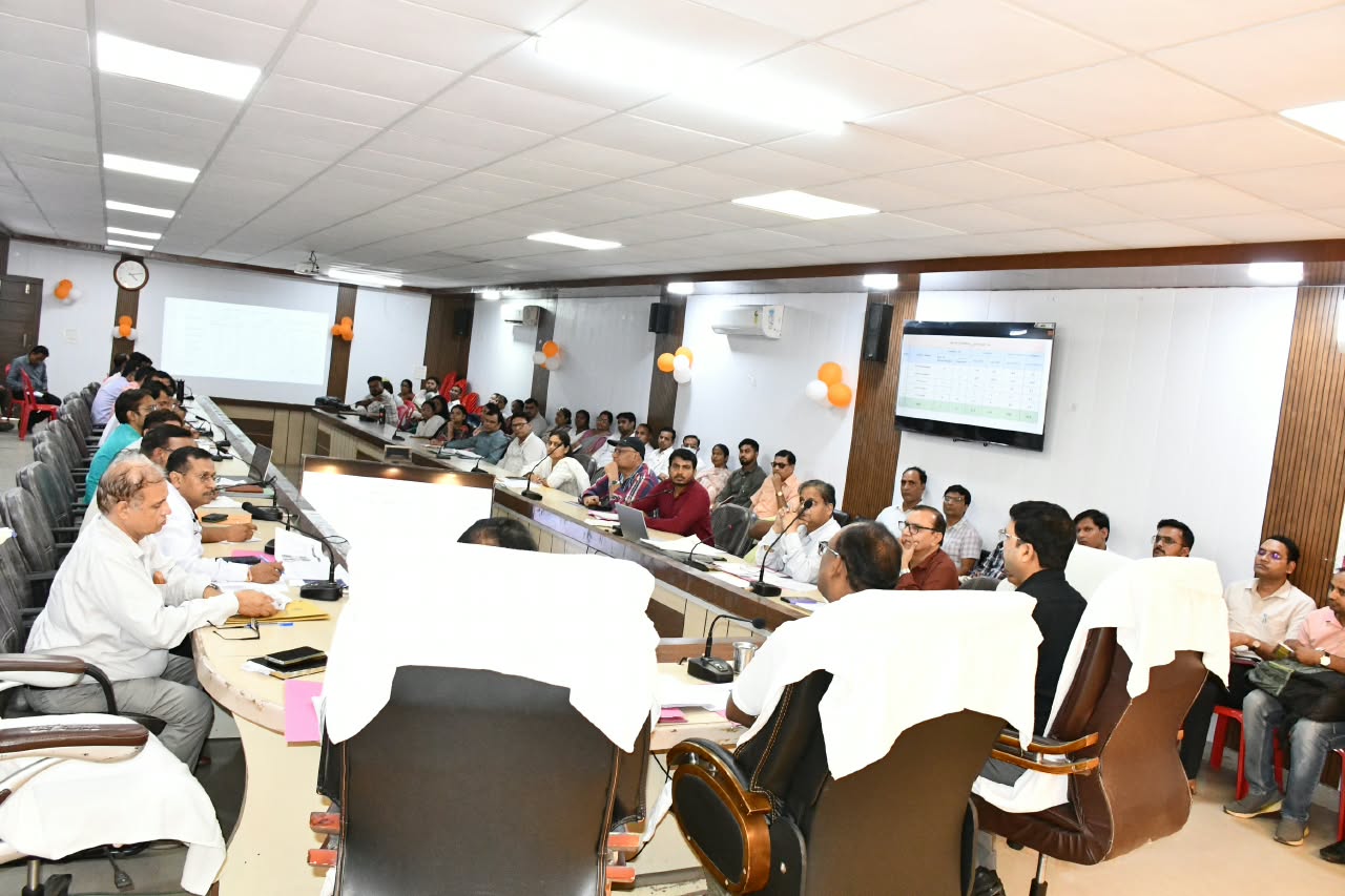 स्वास्थ्य सेवाओं में लापरवाही पर डीएम सख्त, खराब प्रदर्शन वाले अधिकारियों को नोटिस के निर्देश