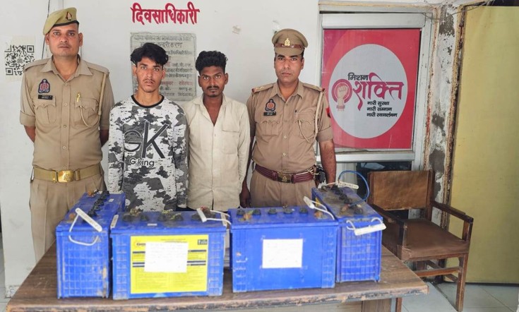शिकोहाबाद पुलिस ने चोरी की घटना का किया खुलासा, चार बैटरियों समेत दो गिरफ्तार