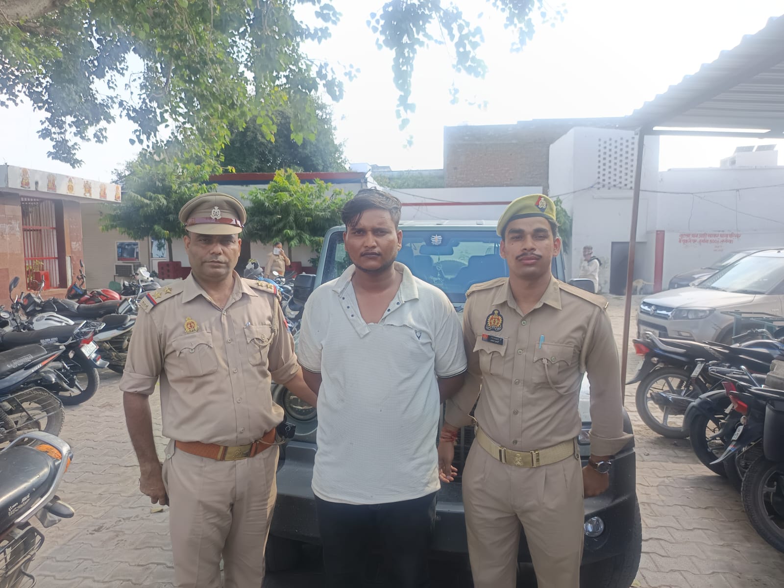 पीड़िता की ज्वैलरी बेचकर खरीदी थार, वांछित आरोपी गिरफ्तार