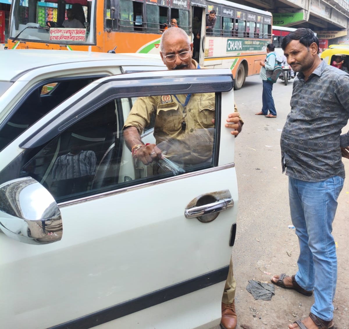 अतिक्रमण हटाकर 45 ओवरलोड ऑटो के चालान, दो नाबालिग चालकों के ई-रिक्शा सीज