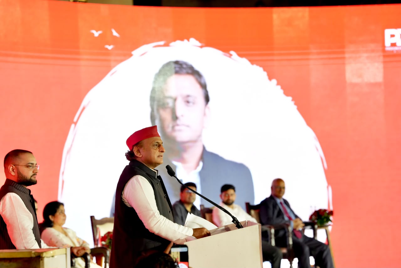 सपा सरकार बनने पर वार्षिक परीक्षा भर्ती का कैलेंडर बनेगा: अखिलेश यादव