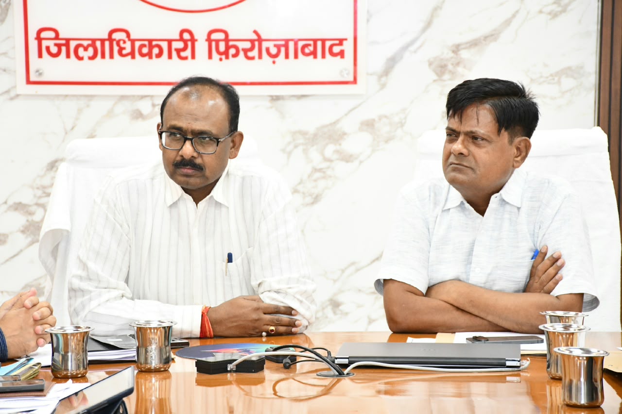 विधान परिषद चुनाव की तैयारियों को लेकर प्रेक्षक ने की समीक्षा पोलिंग पार्टियों, माइक्रो आब्जर्वर और वेब कास्टिंग व्यवस्था का लिया जायजा