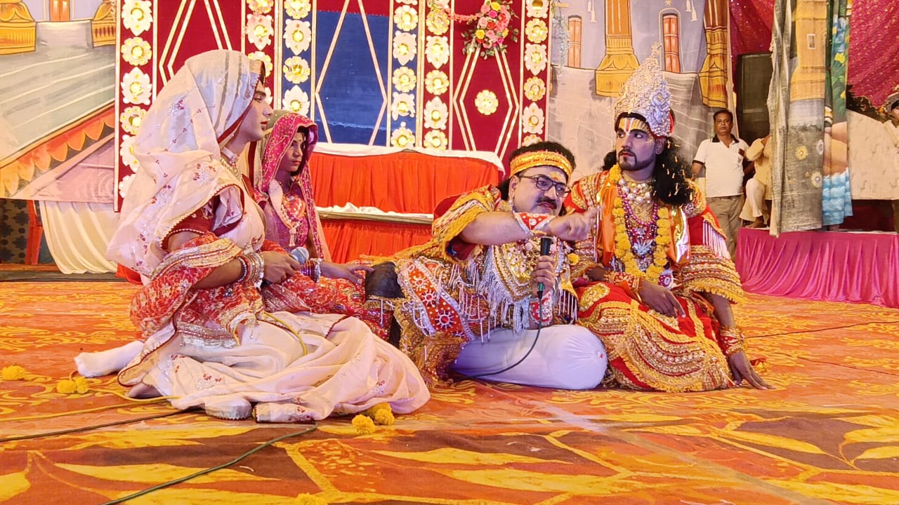 गोवर्धन की रामलीला में भावुक कर देने वाली लीला, राम वन गमन और दशरथ मरण देख छलके आंसू