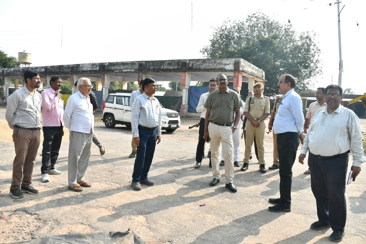 शिकोहाबाद मंडी में गंदगी देख डीएम नाराज, सफाई व्यवस्था दुरुस्त करने के निर्देश धान, ज्वार और बाजरा क्रय केंद्रों का किया औचक निरीक्षण