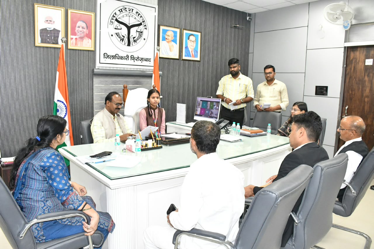 मिशन शक्ति के तहत छात्रा नीति दुबे बनीं एक दिन की जिलाधिकारी*जनसुनवाई में फरियादियों की समस्याएं सुनीं,