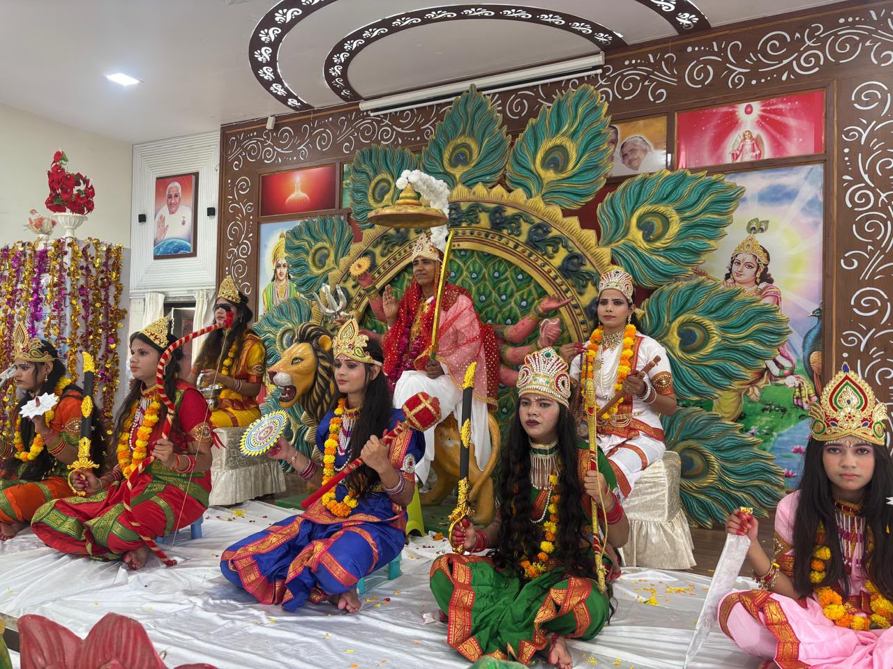 ब्रह्माकुमारी सेंटर पर सजी नवदुर्गा की चैतन्य झांकियां, भजन- संगीत के अलौकिक आनंद में डूबे श्रोतागण