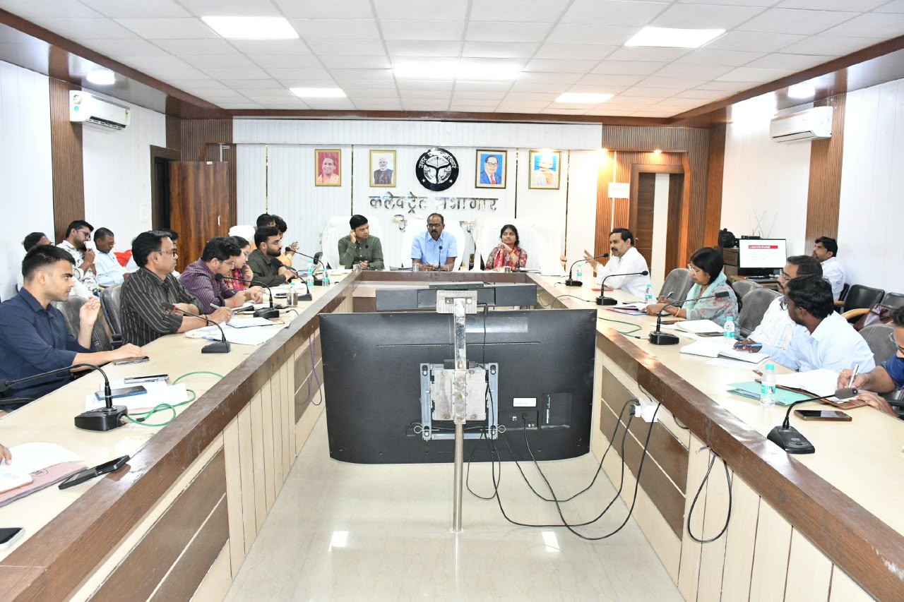 आगरा खंड शिक्षक-स्नातक चुनाव: सेक्टर मजिस्ट्रेटों को सौंपी गईं जिम्मेदारियां, डीएम ने दिए निर्देश